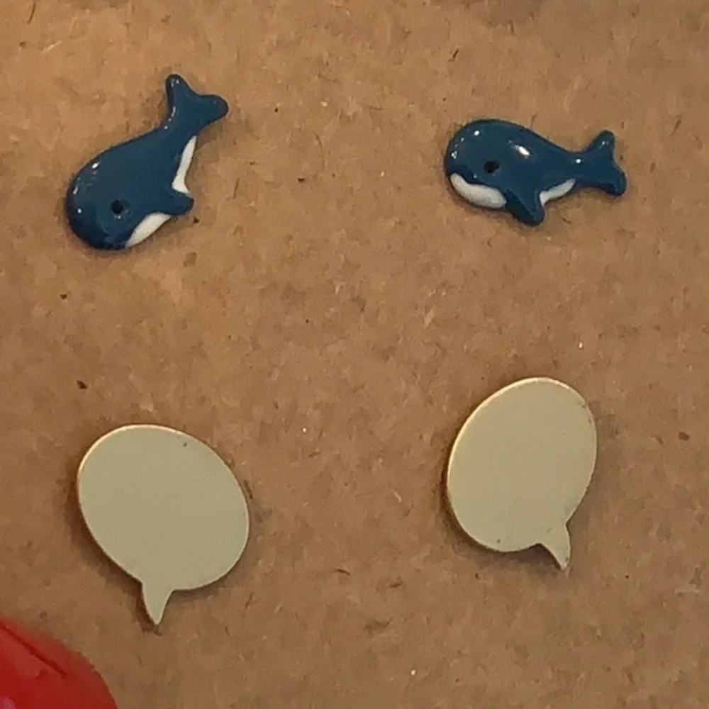 💐5/25 4 pair small stud whale black ball blue
